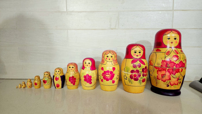 12-Piece Hand-Painted Soviet Matryoshka Nesting Doll Set - USSR 70s/80s