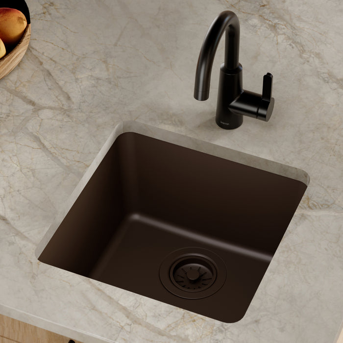 QU-690-BR Main Lifestyle