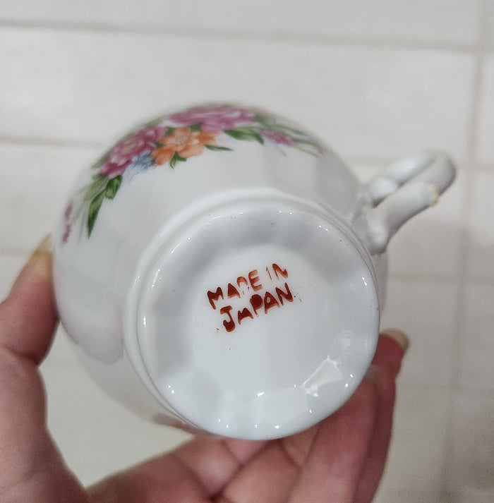 6 Japanese Porcelain Tea Cups and Saucers Set