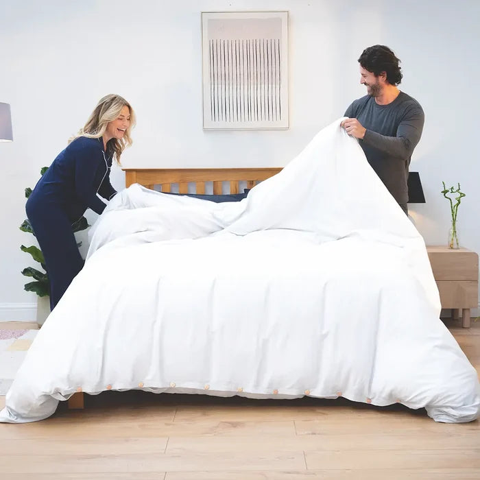 [CoconutWhite] Couples are making the bed with Bamboo and French linen bedding set
