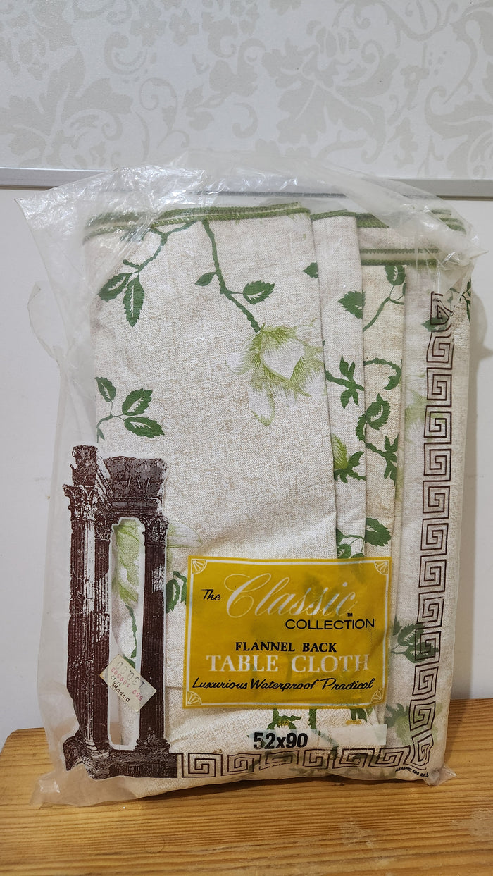 'Classic Collection' flannel-back tablecloth with green floral and vine pattern