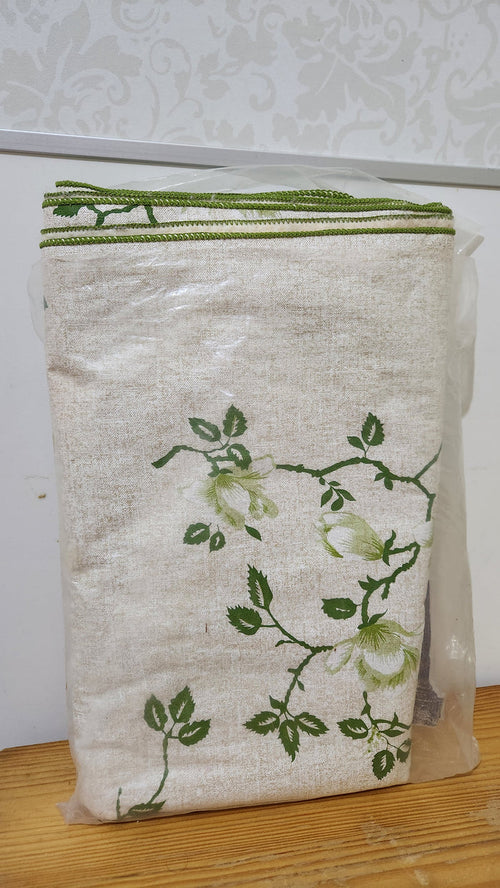 'Classic Collection' flannel-back tablecloth with green floral and vine pattern