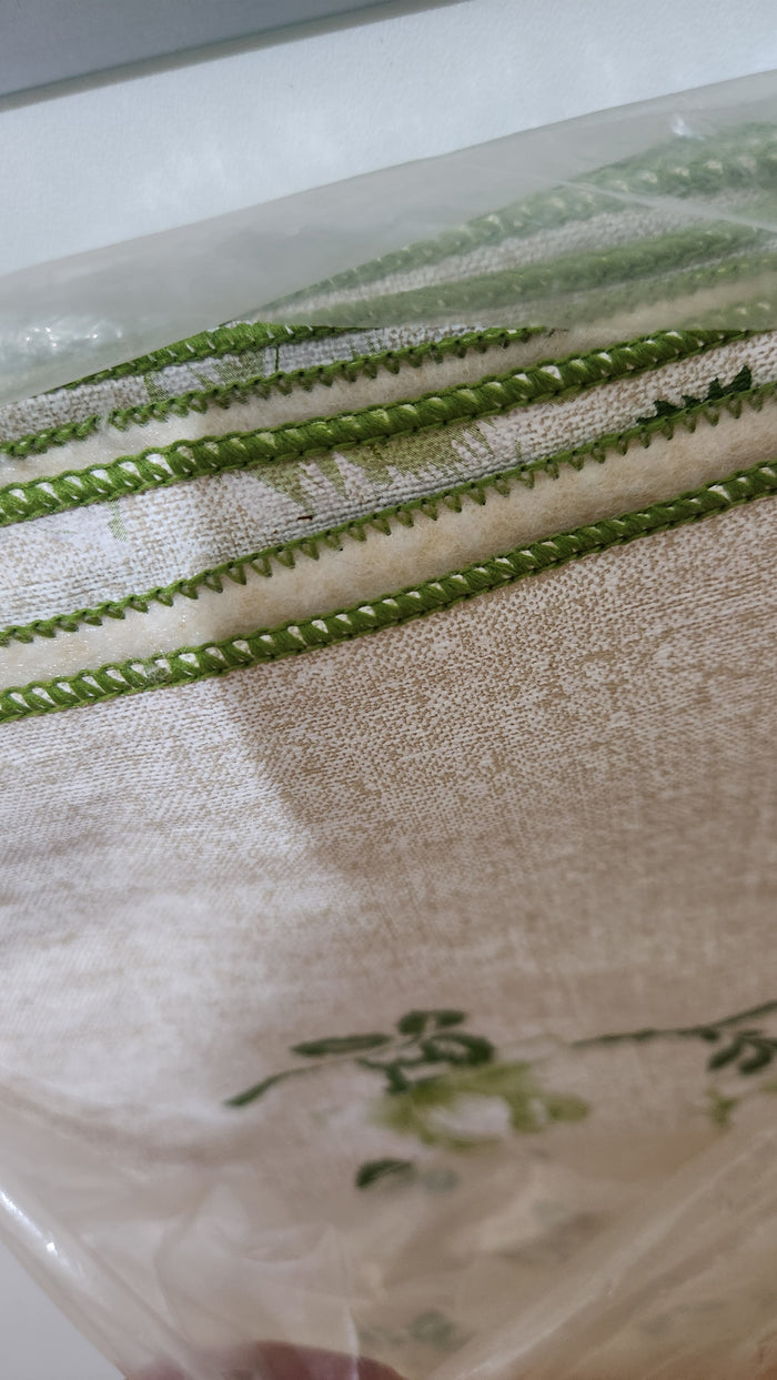 'Classic Collection' flannel-back tablecloth with green floral and vine pattern