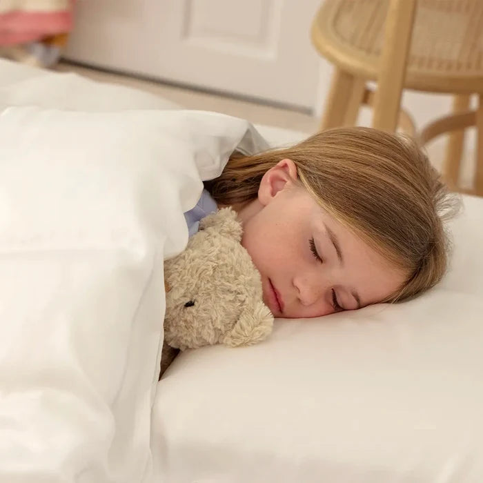 [FSKidsW] Girl sleeping on a Kids_Bamboo_Bedding_Set_White_2