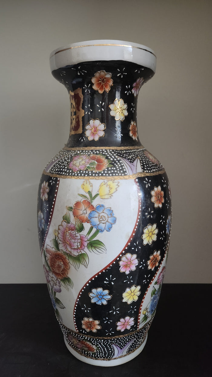 Large vintage chinese porcelain vase