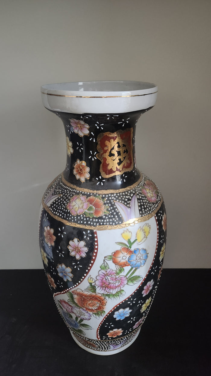 Large vintage chinese porcelain vase