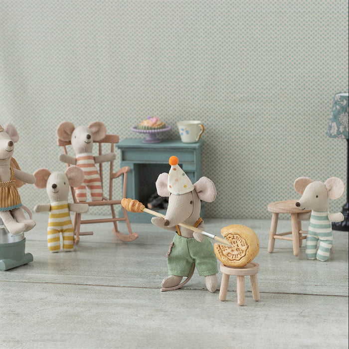 Maileg – Clown Clothes in Suitcase for Little Brother Mouse