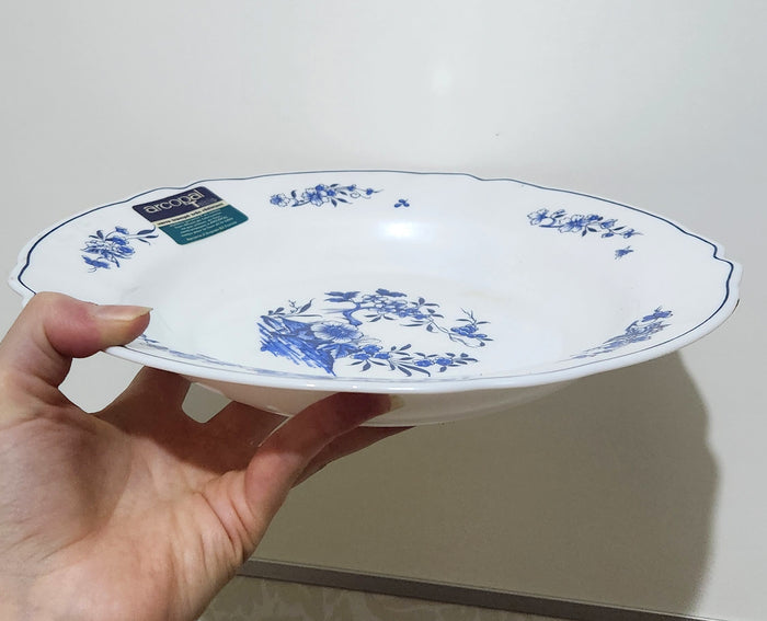 Set of 2 Vintage Arcopal Milk Glass Dinner plates (29 cm)