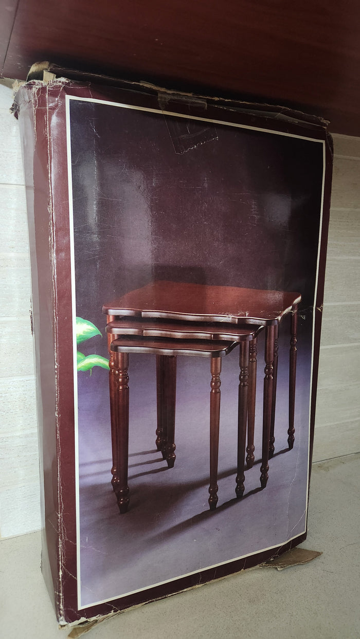 set of three traditional-style mahogany nesting tables