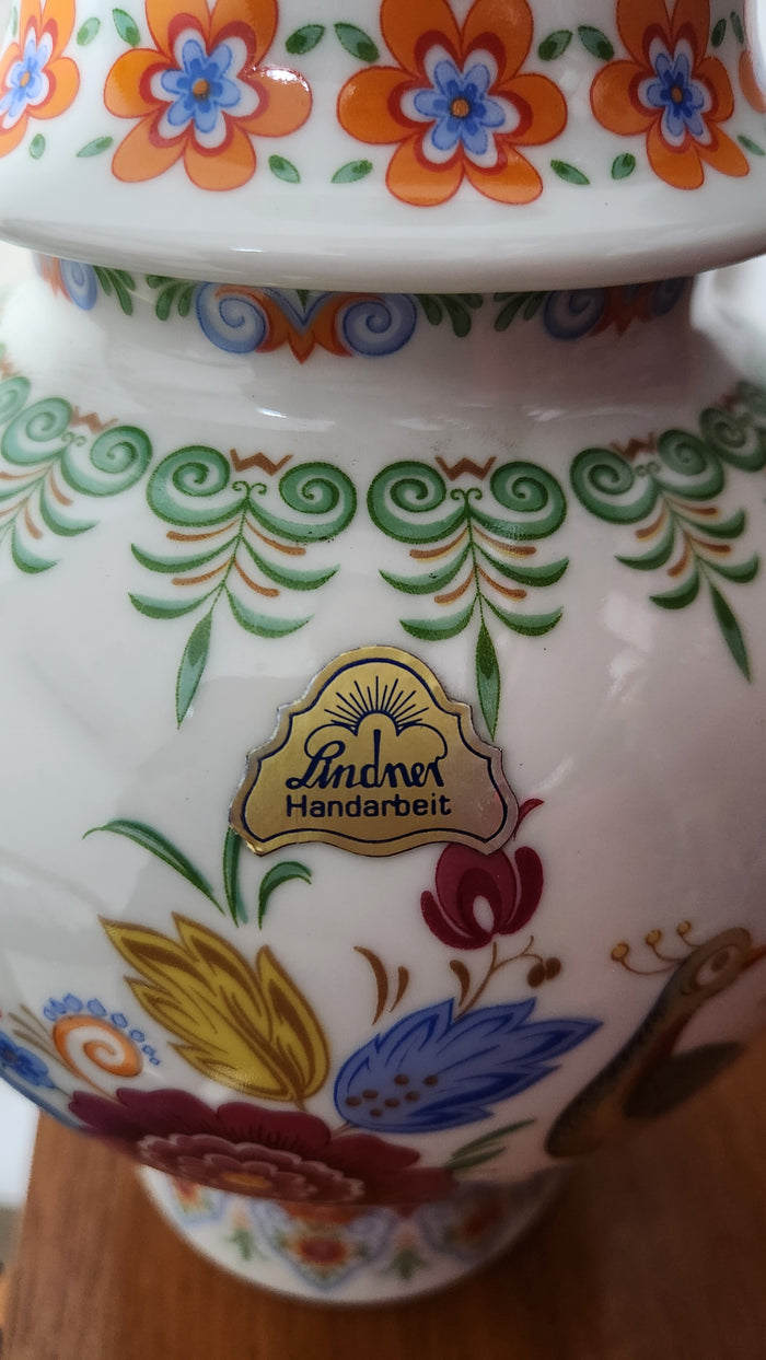 VINTAGE PORCELAIN LINDNER KUEPS BAVARIA CHINESE FLOWER VASE HANDMADE